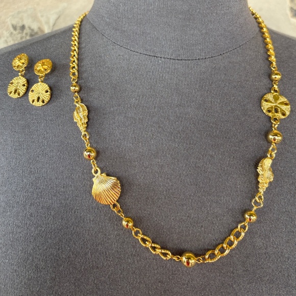 Gold Tone Seashell Necklace & Earring Set-Nautical Beach Ocean Statement Jewelry - Picture 1 of 4